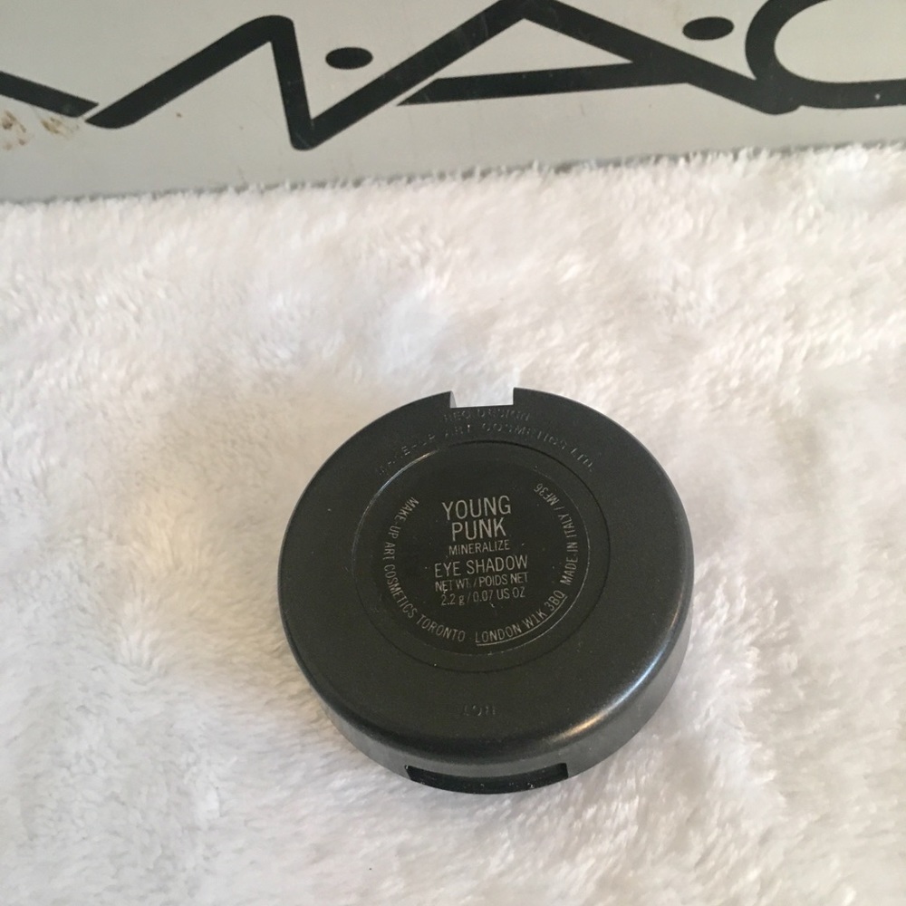 💜MAC YOUNG PUNK - Picture 2 of 2